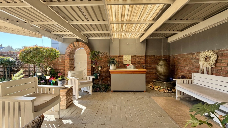 5 Bedroom Property for Sale in Winslow Western Cape